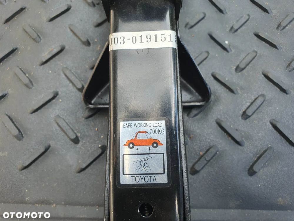LEWAREK PODNOŚNIK SAMOCHODOWY TOYOTA 700KG - 4