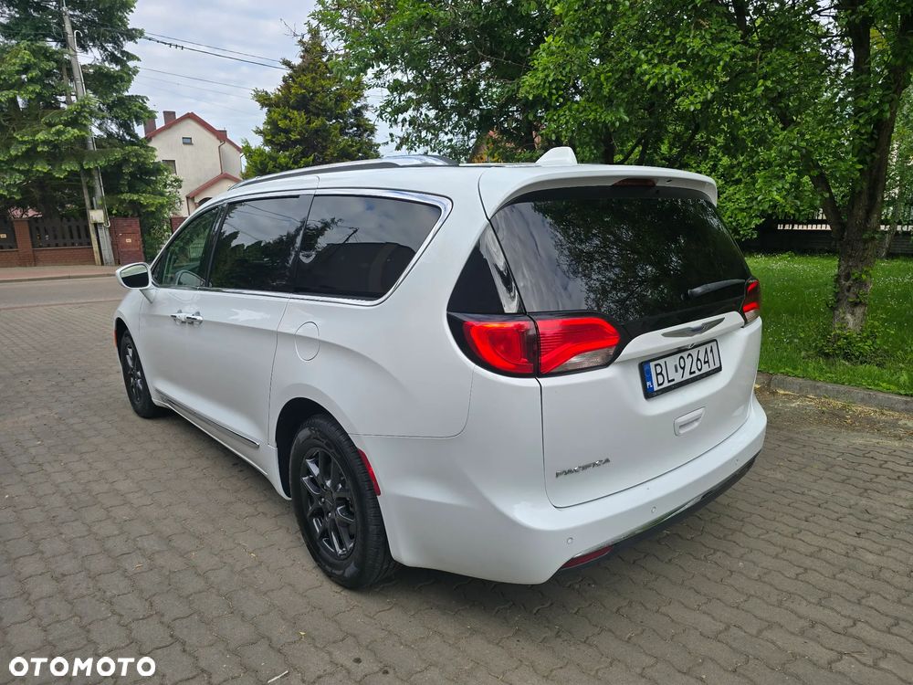 Chrysler Pacifica - 35
