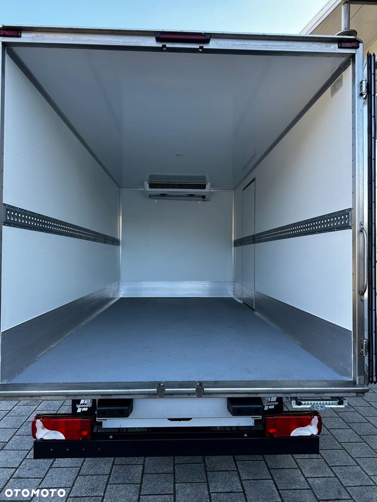 Mercedes-Benz Sprinter - 30