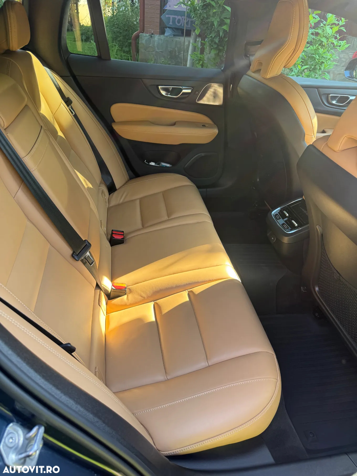 Volvo V60 B4 MHEV AT8 FWD Momentum Pro - 6