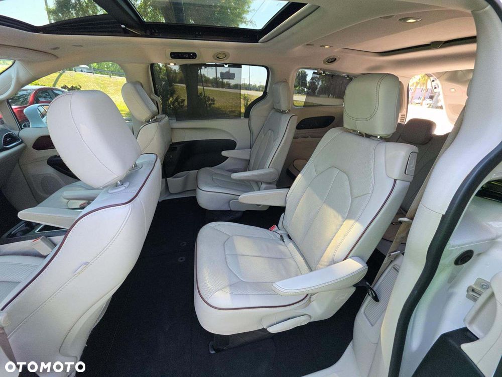 Chrysler Pacifica - 8