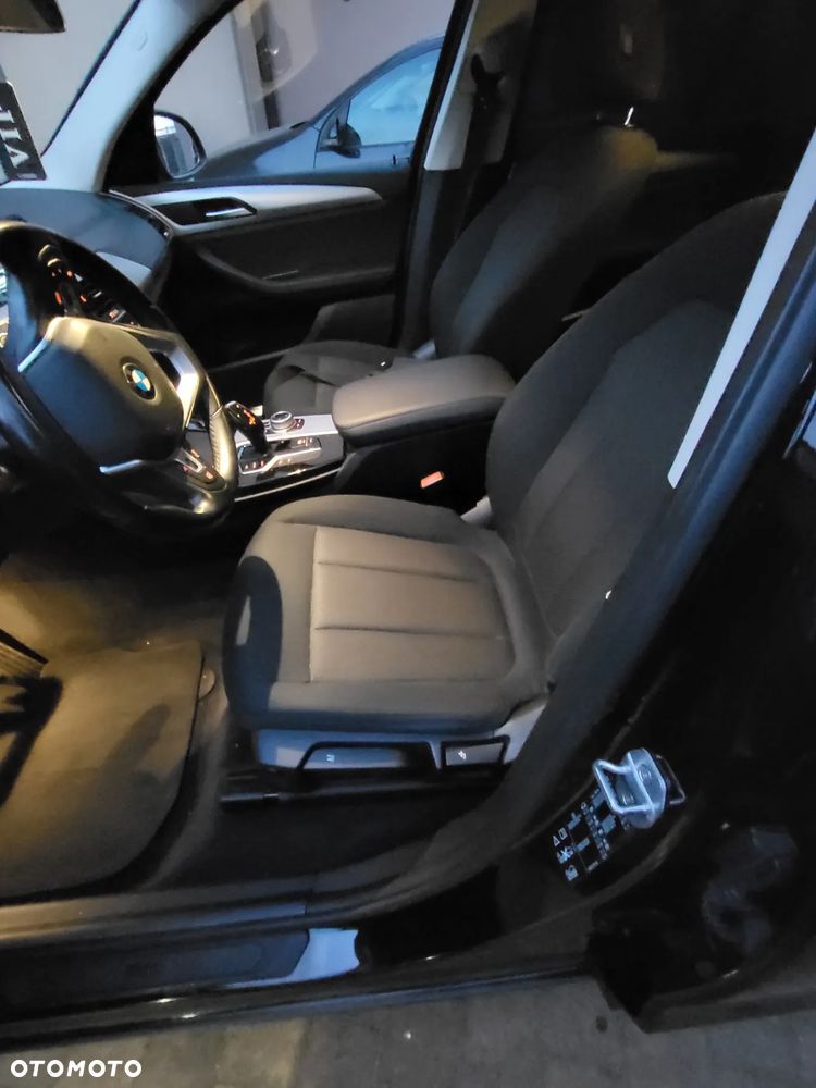 BMW X3 xDrive20d Advantage - 10