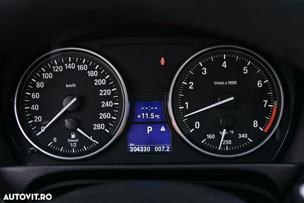 BMW Seria 3 335i xDrive Aut. - 37