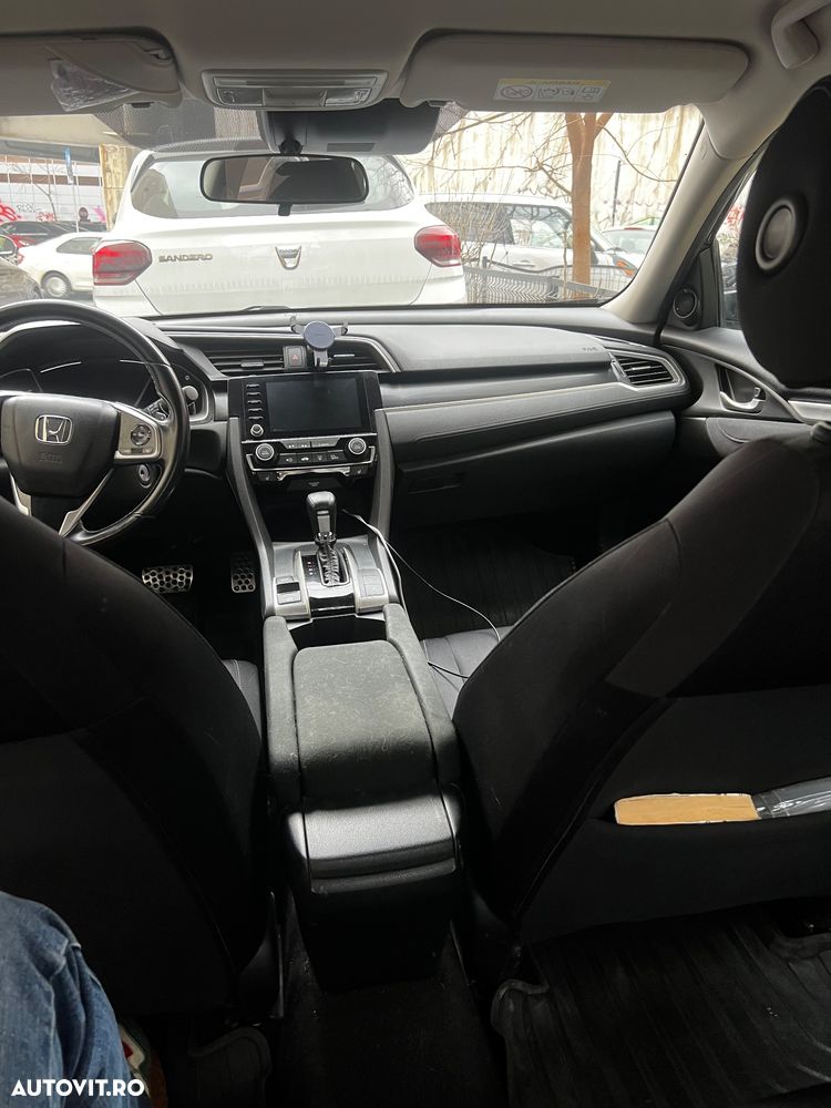 Honda Civic 1.5 i-VTEC Turbo CVT Elegance - 9