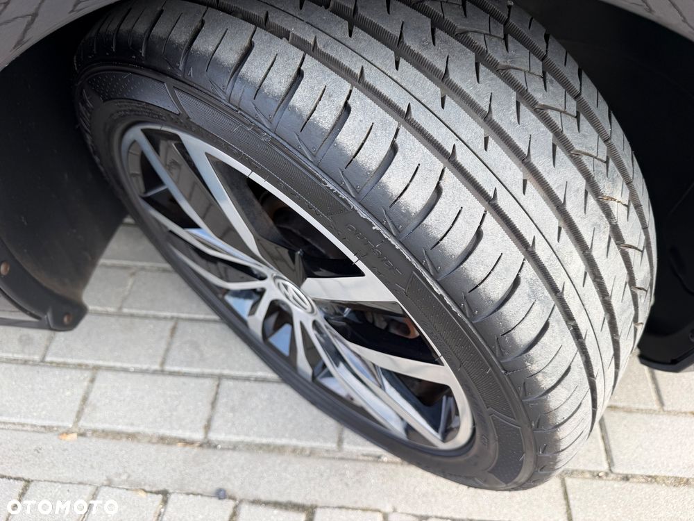 Volkswagen Golf 1.6 TDI DPF Highline - 16