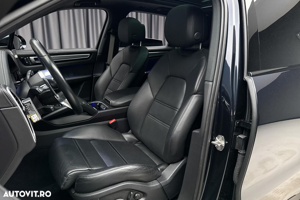 Porsche Cayenne Standard - 40