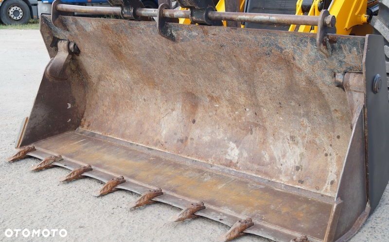 JCB 4CX - 11