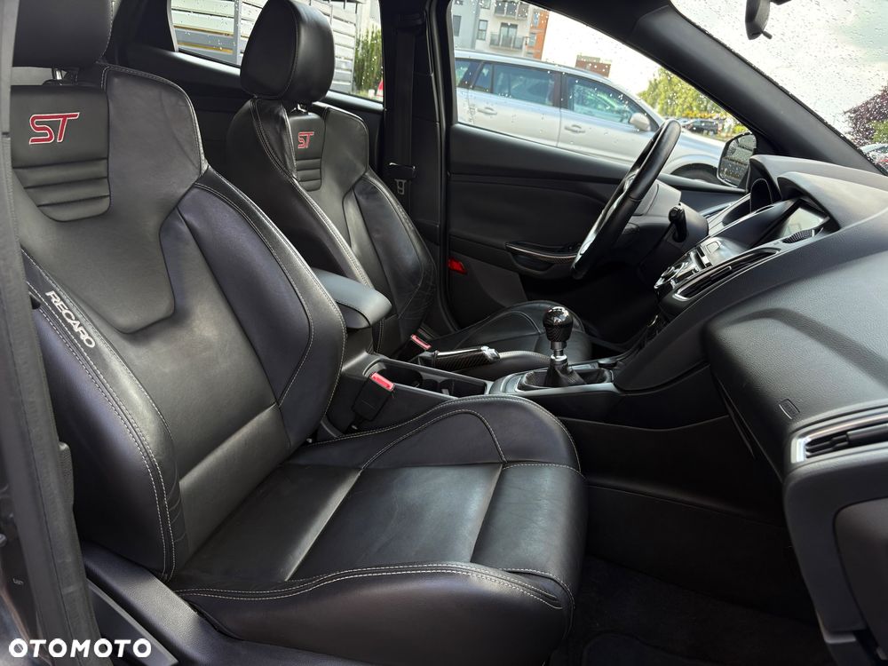 Ford Focus 2.0 EcoBoost ST mit Leder-Exclusiv-Paket - 11