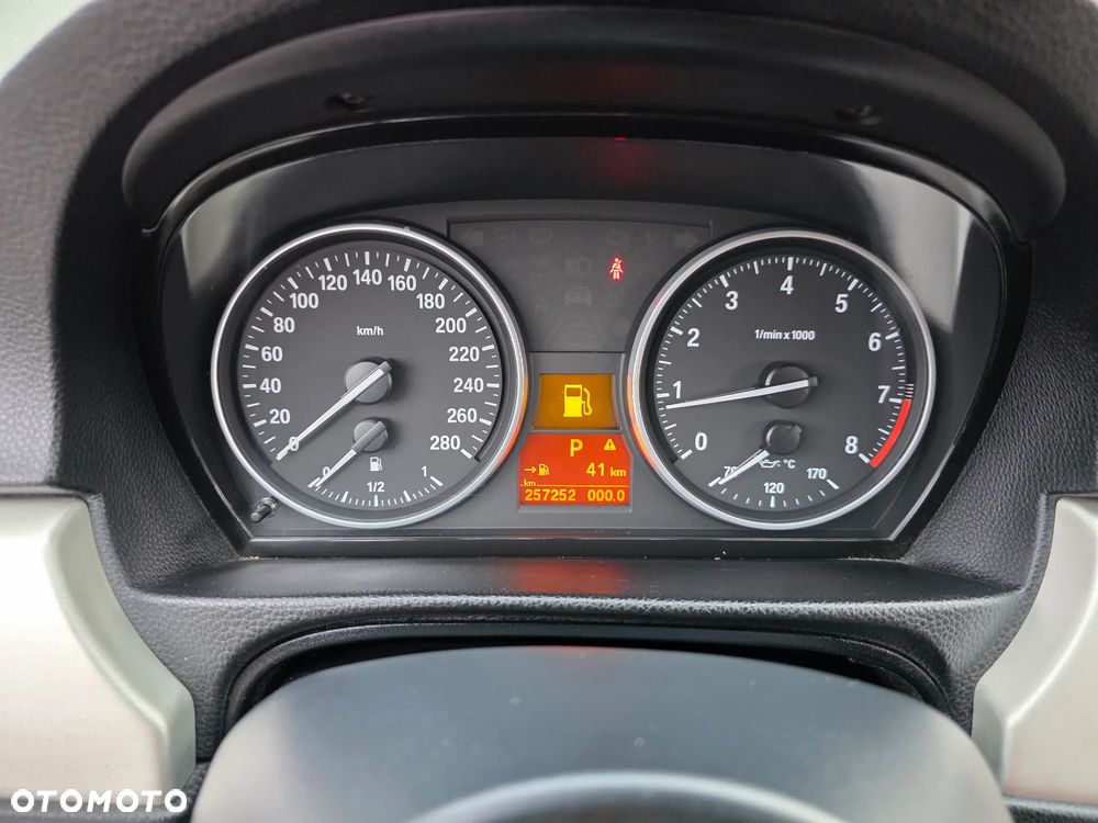 BMW Seria 3 325i - 16