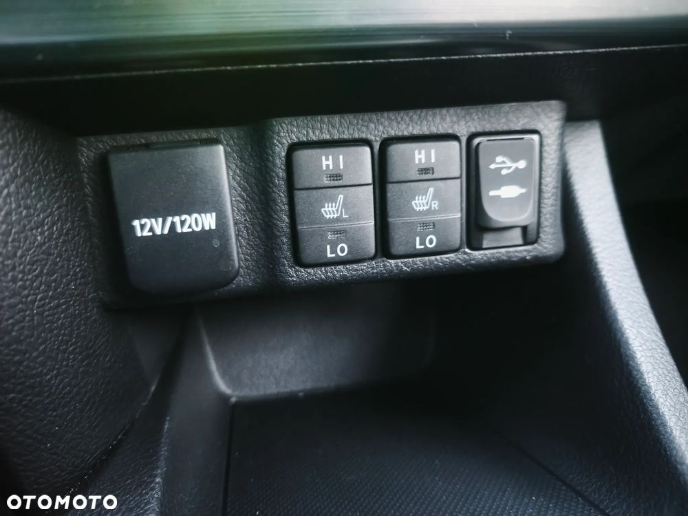 Toyota Avensis - 23