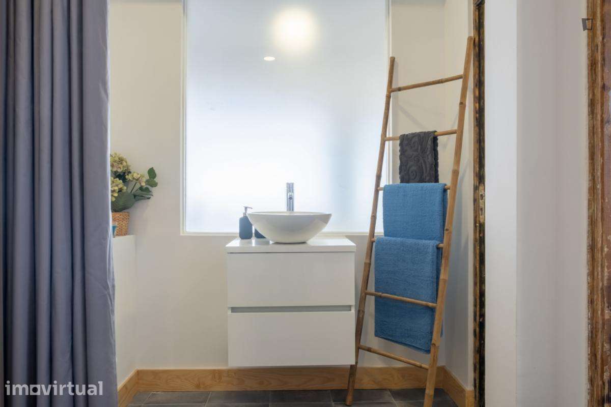 Quarto - localizado em Mafamude Porto - Grande imagem: 2/8