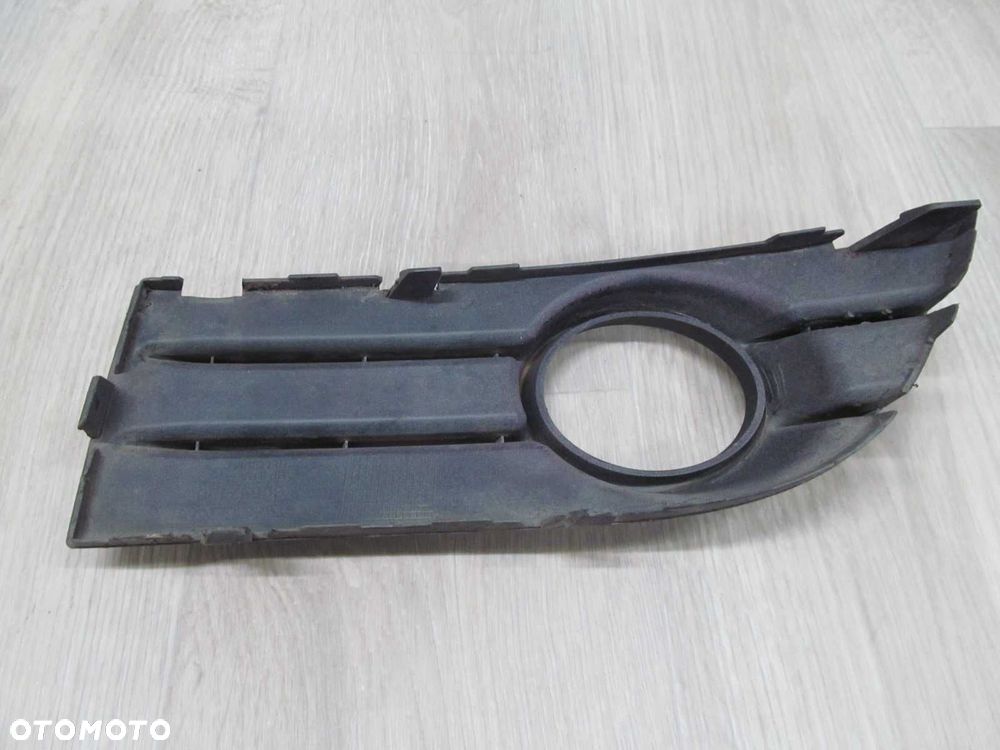 VOLVO C30 06-10 KRATKA ATRAPA HALOGENU ZDERZAKA PRAWA 30657196 - 5