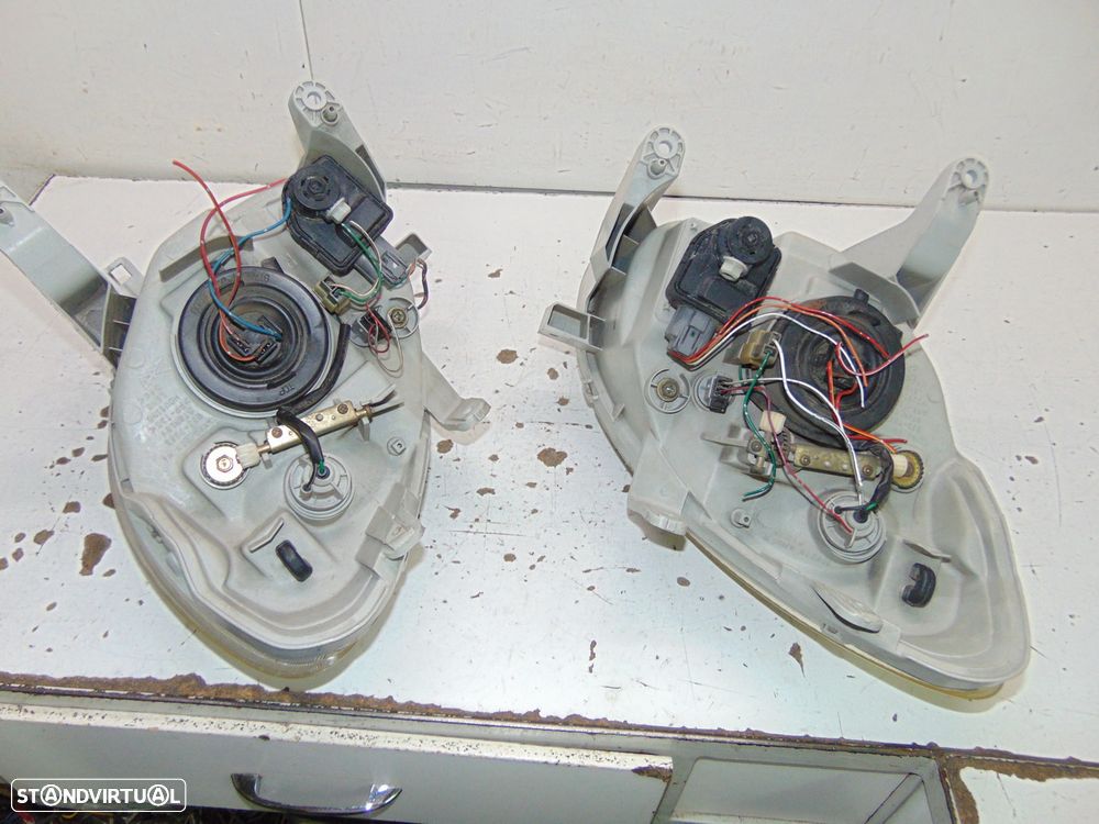 Daihatsu Sirion faróis - 6