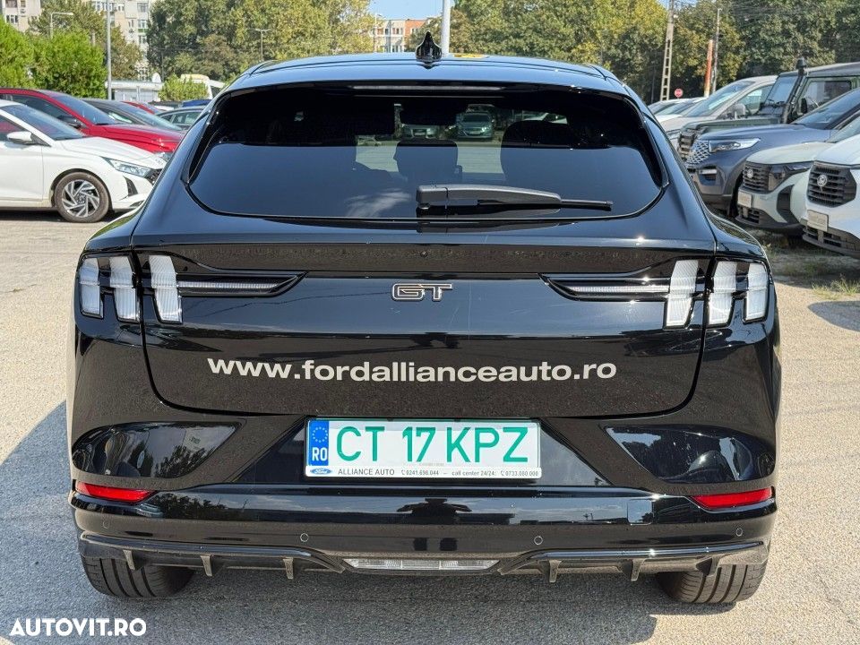 Ford Mustang Mach-E - 10