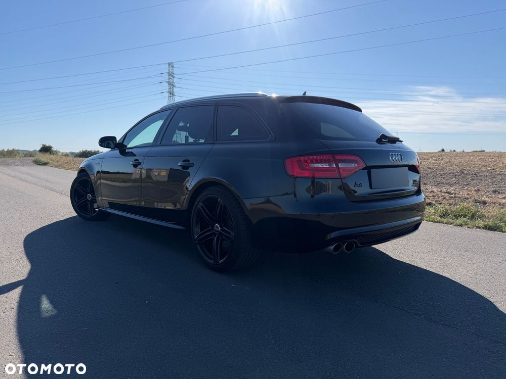 Audi A4 Avant 2.0 TDI Quattro Line - 1