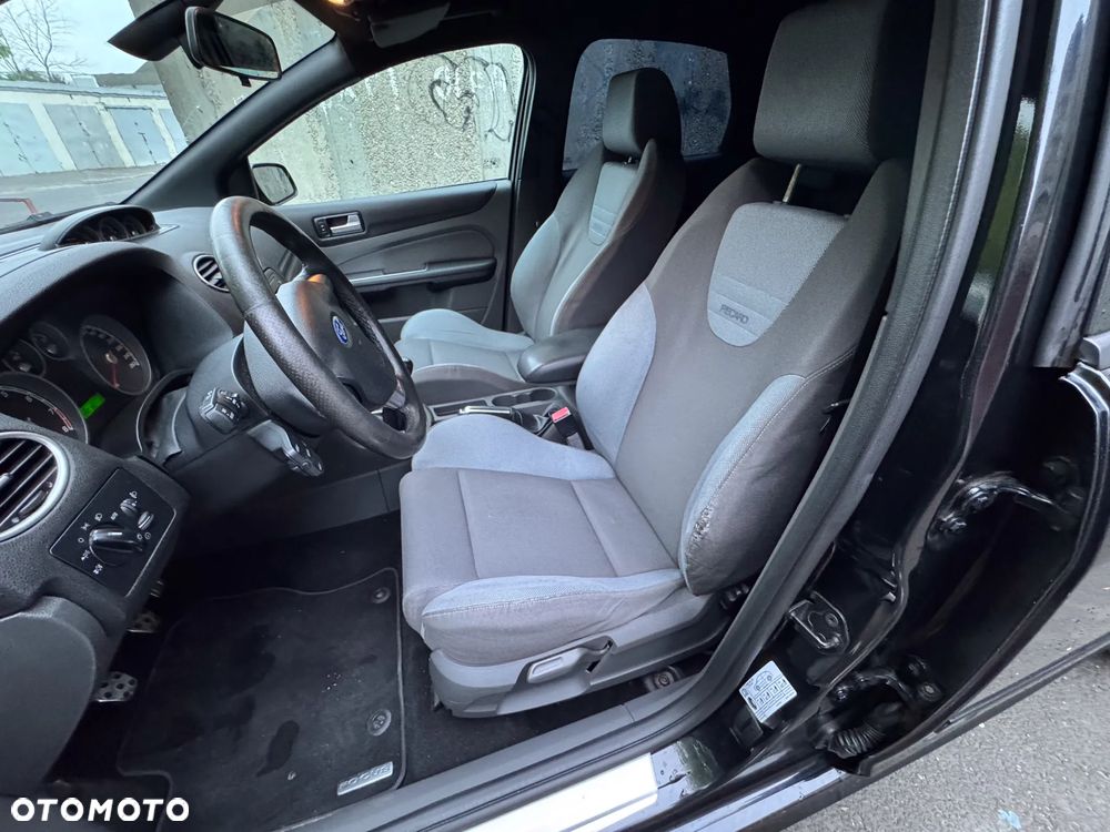 Ford Focus 2.5 ST - 11