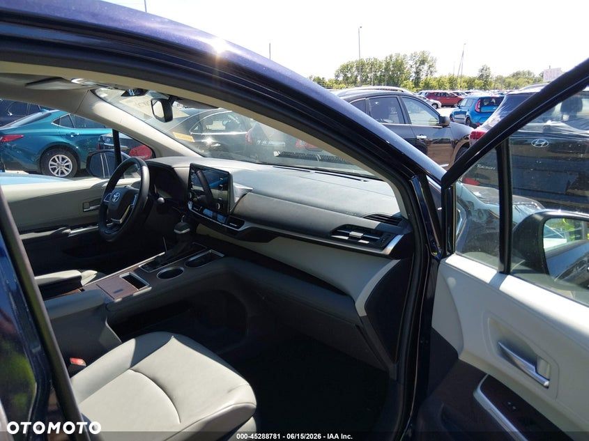 Toyota Sienna - 8