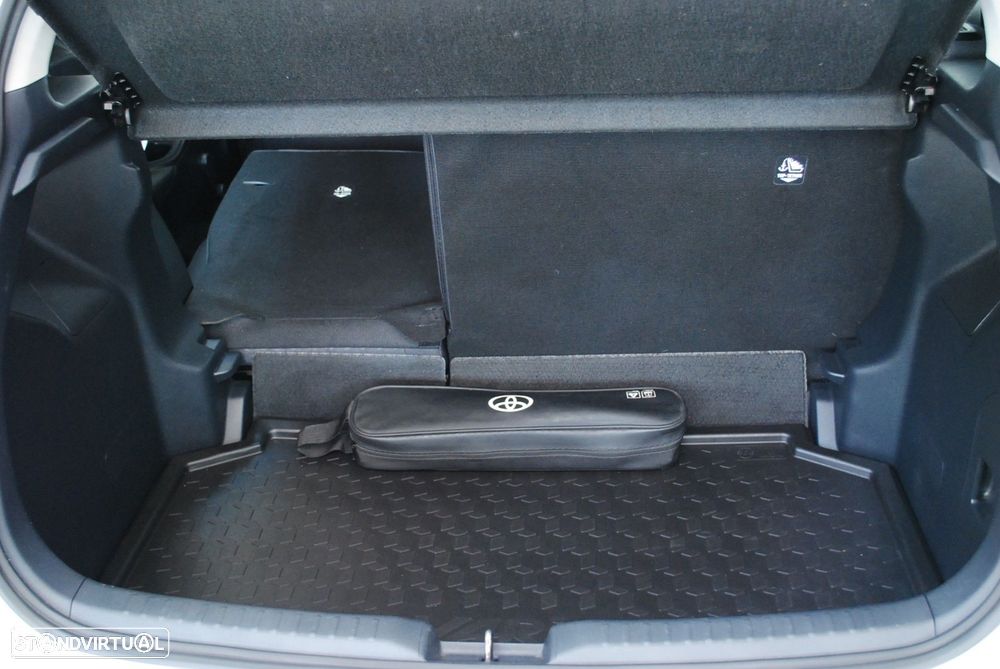 Toyota Yaris 1.5 HDF Comfort Plus - 34