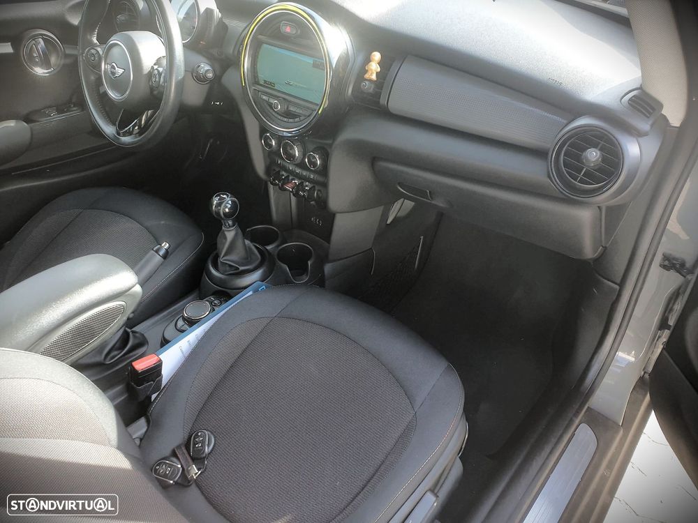 MINI 3 Portas Cooper D - 26
