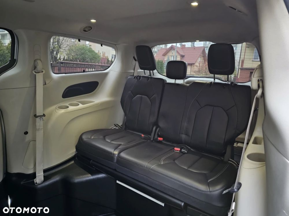 Chrysler Pacifica - 21