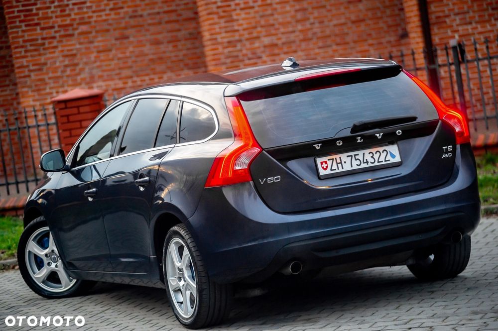 Volvo V60 T6 AWD Geartronic Momentum - 16