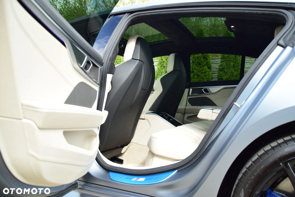 BMW Seria 8 - 23
