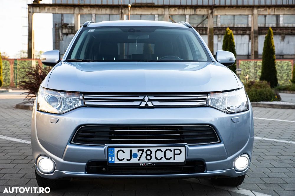 Mitsubishi Outlander - 11