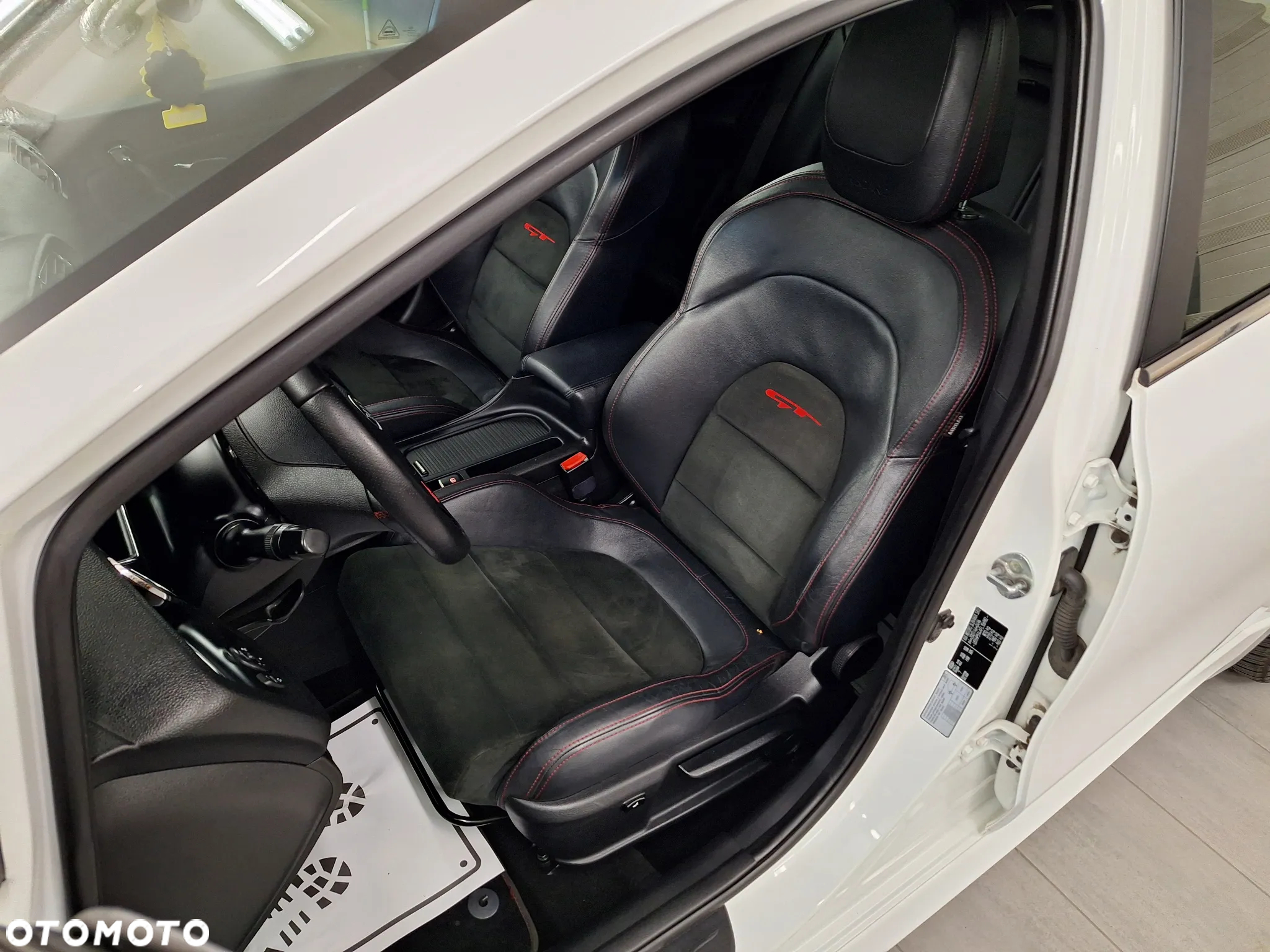 Kia Ceed 1.6 T-GDI GT - 18