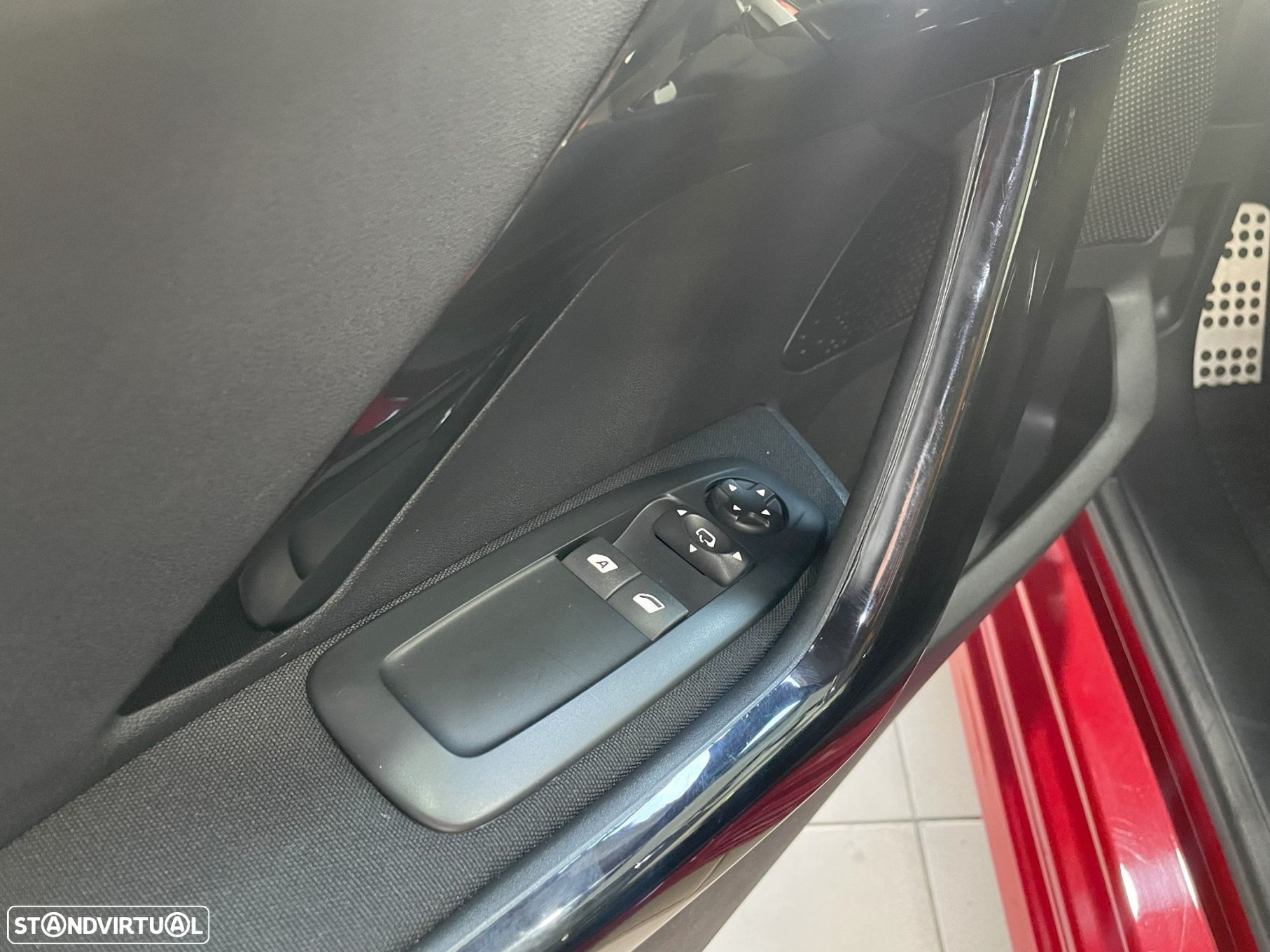 Peugeot 208 1.5 BlueHDi Signature - 32