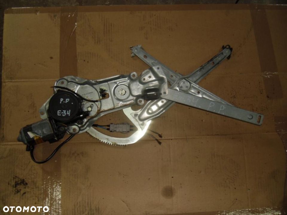 MECHANIZM OPUSZCZANIA SZYB BMW E 34 PRAWY PRZOD - 1