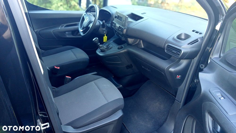 Opel Combo XL 1.2 Turbo Essentia S&S - 17
