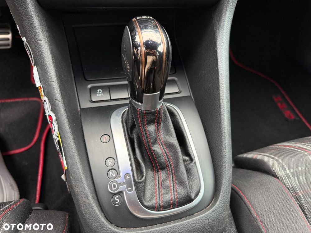 Volkswagen Golf VI 2.0 TSI GTI DSG - 17