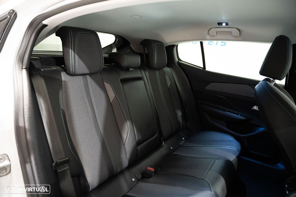 Peugeot 408 1.2 Hybrid Allure e-DCS6 - 30