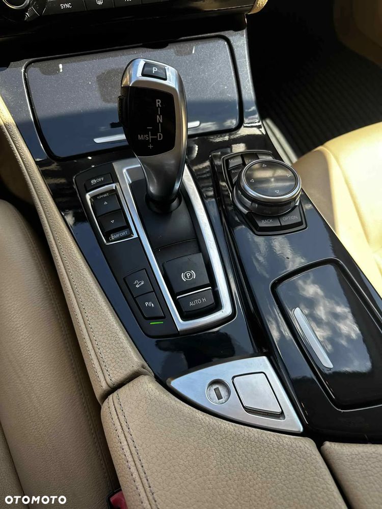 BMW Seria 5 530d xDrive - 13