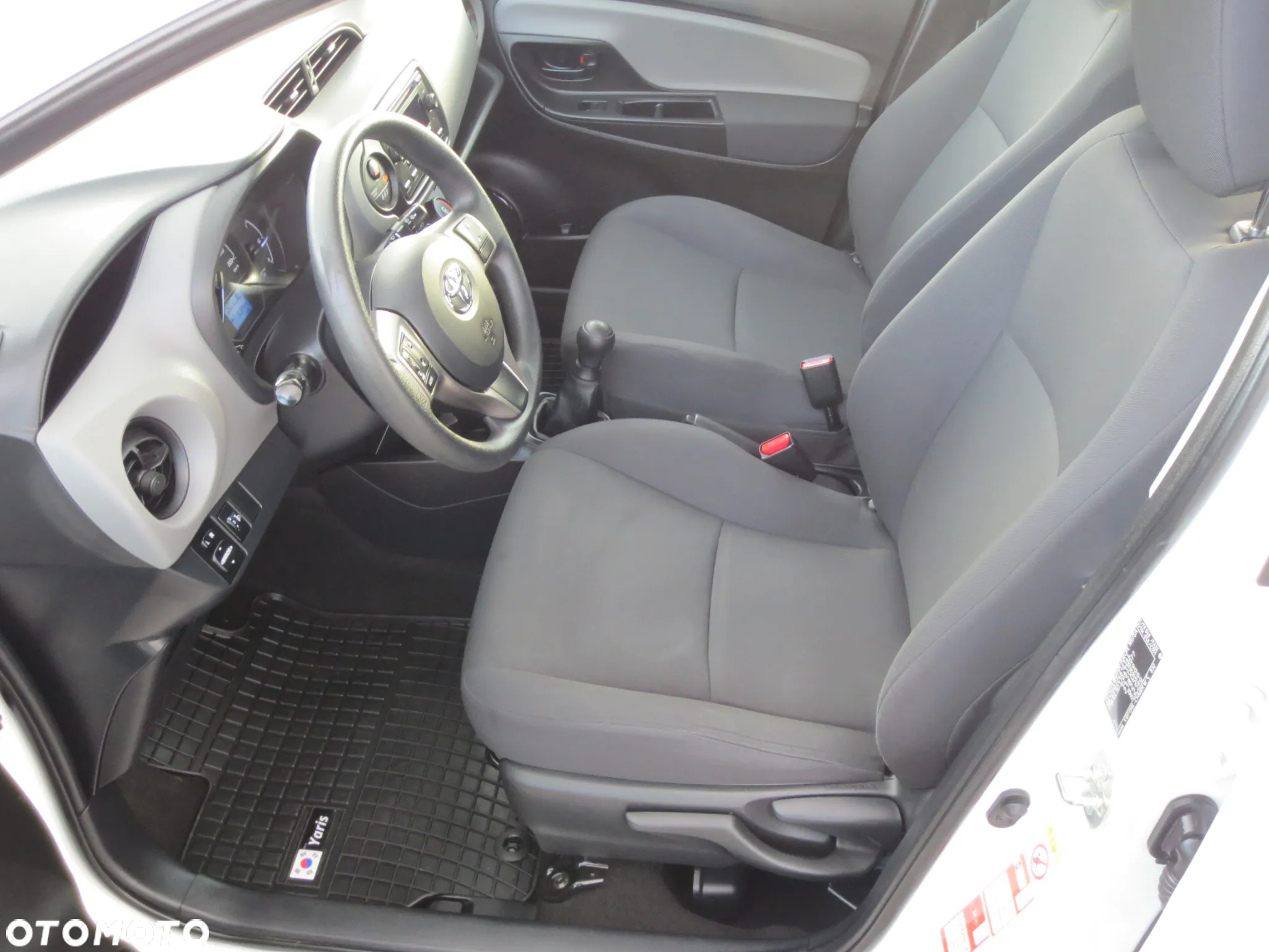 Toyota Yaris - 10