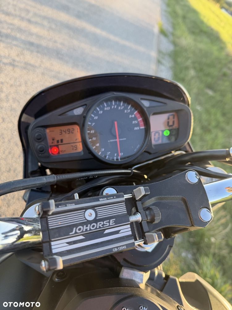 Suzuki GSR - 7