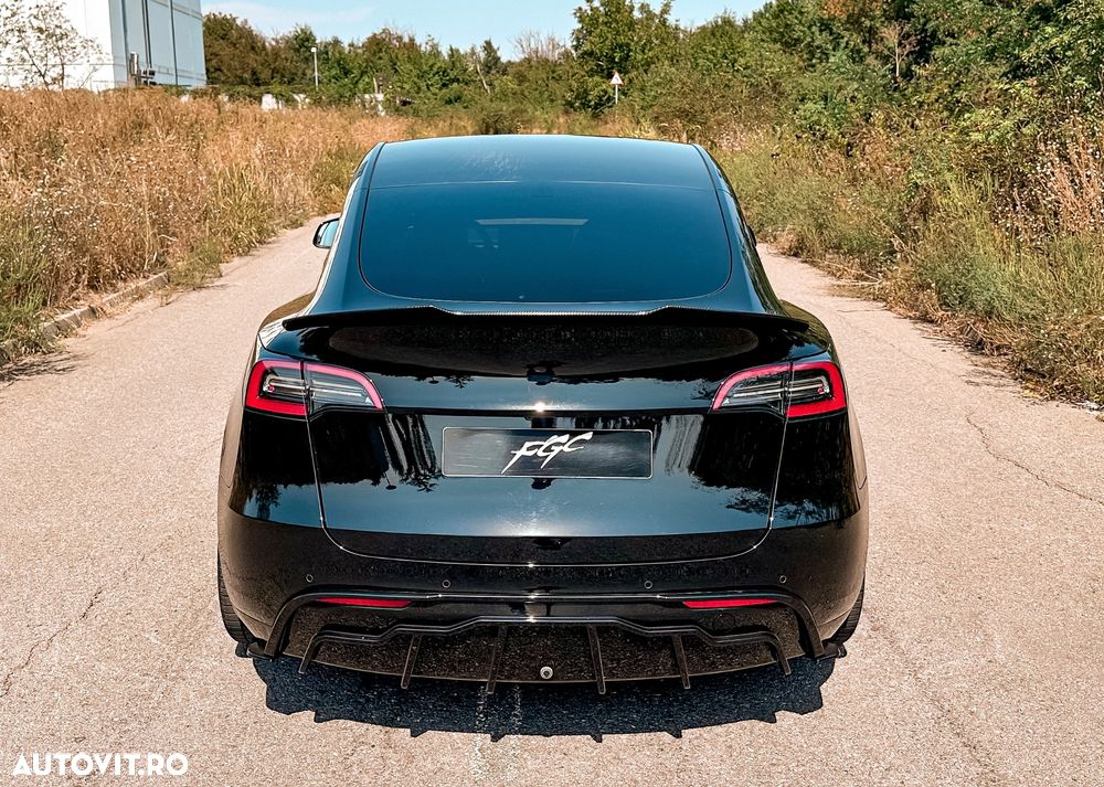 Tesla Model Y AWD Performance - 7