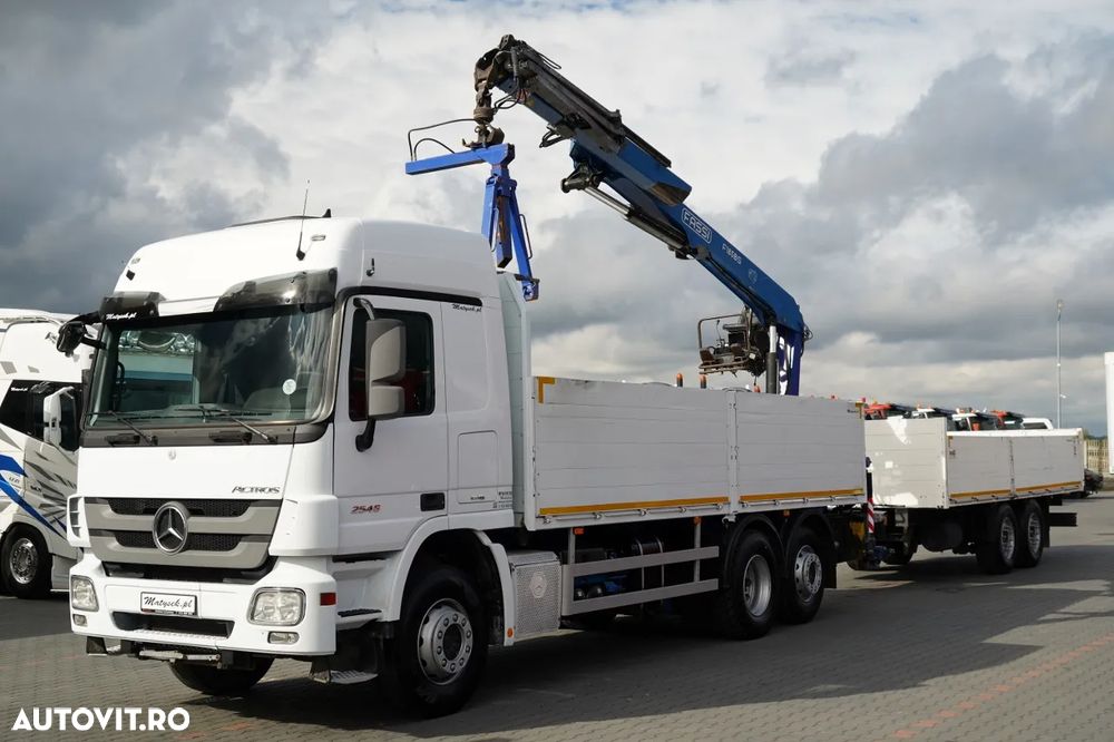 Mercedes-Benz / ACTROS 2548 / 6x2 / Combinație platformă rabatabilă - 6,5 m / Axă liftantă / + HDS FASSI / Rază de acțiune: 10,85 m / FIFTH FIFTH FIRST REAR / ROTATOR / FURCĂ PENTRU PALEȚI / Remorcă 6,5 m / SAF / - 4
