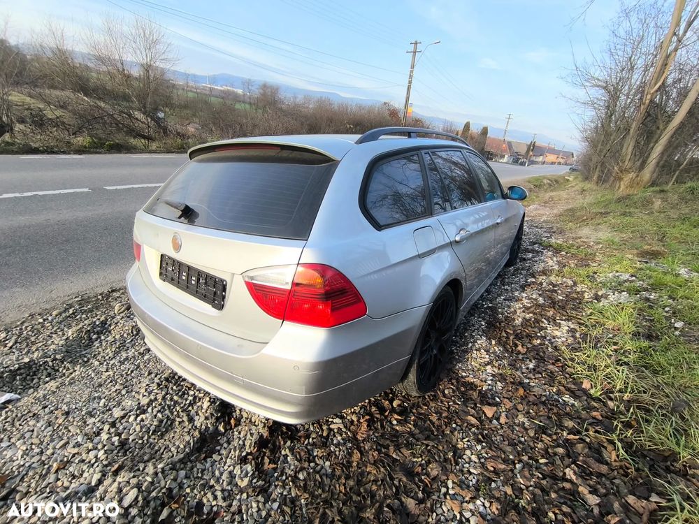 BMW Seria 3 320i Touring - 9