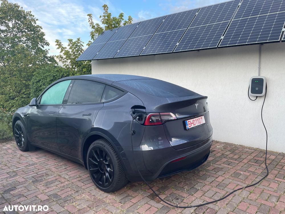 Tesla Model Y - 3