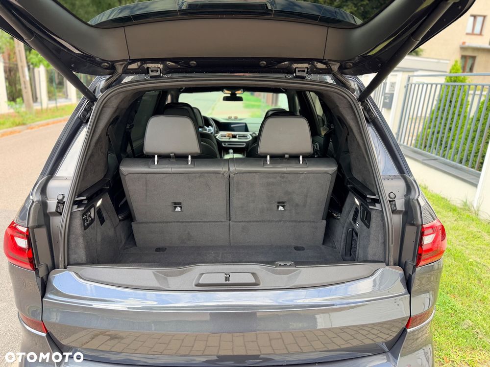 BMW X7 M50i sport - 17