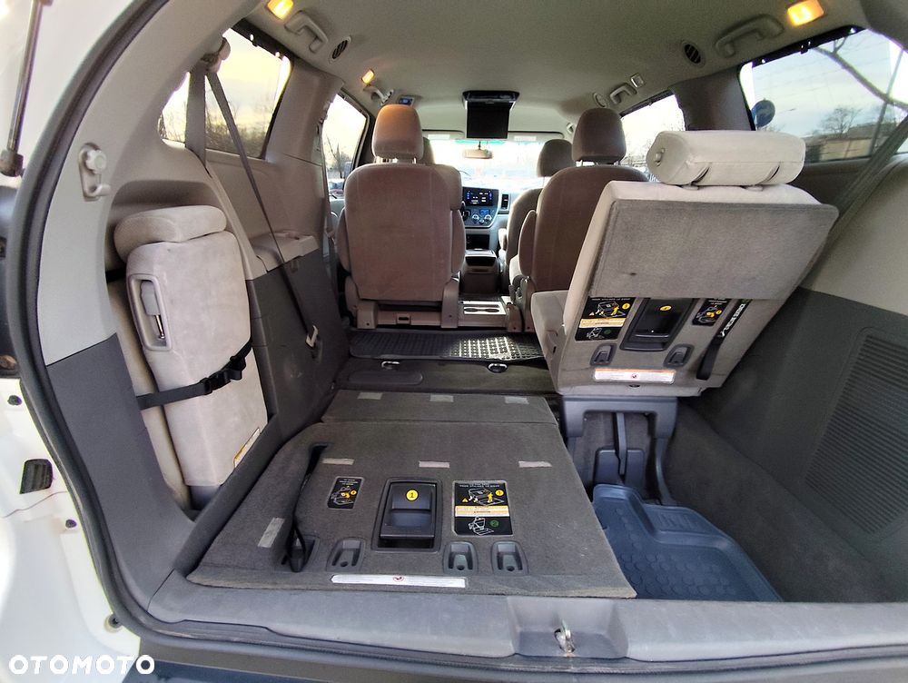 Toyota Sienna 3.5 V6 SE - 11