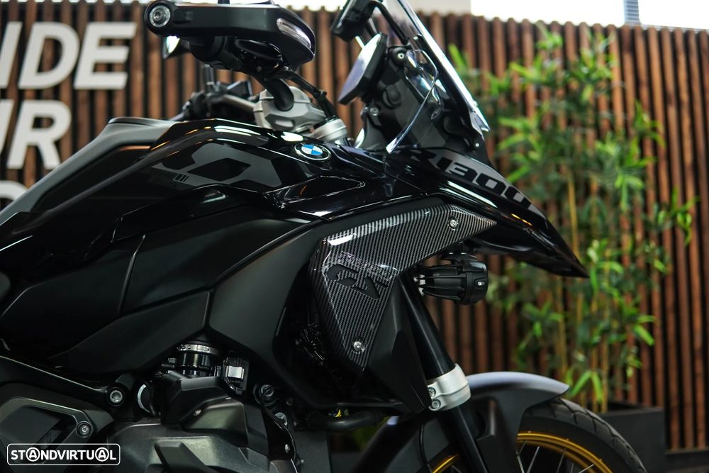 BMW R 1300 GS TRIPLE BLACK C/RODAS RAIOS DOURADAS - 19