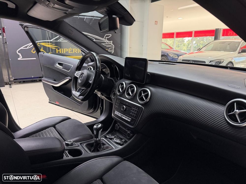 Mercedes-Benz A 180 AMG Line - 20