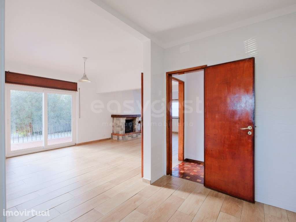 Moradia T3 renovada e equipada, com garagem em São Domingos Rana - Grande imagem: 5/50