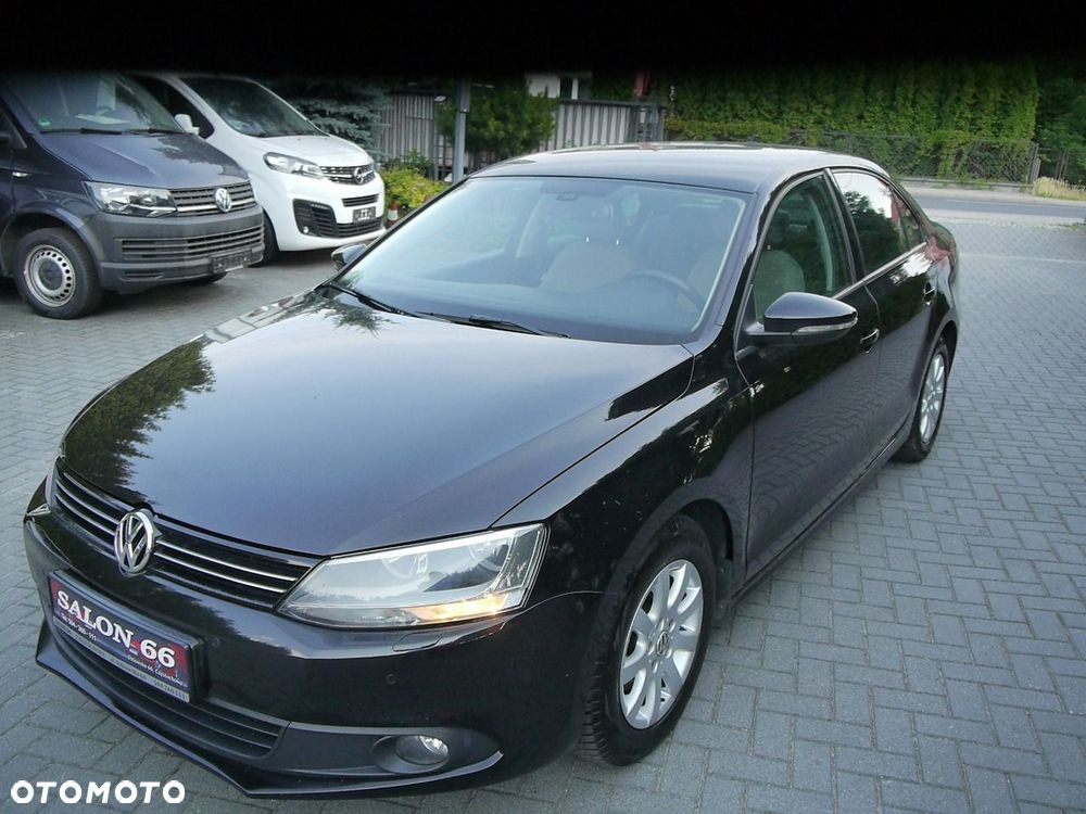 Volkswagen Jetta 1.6 TDI DSG Comfortline - 4