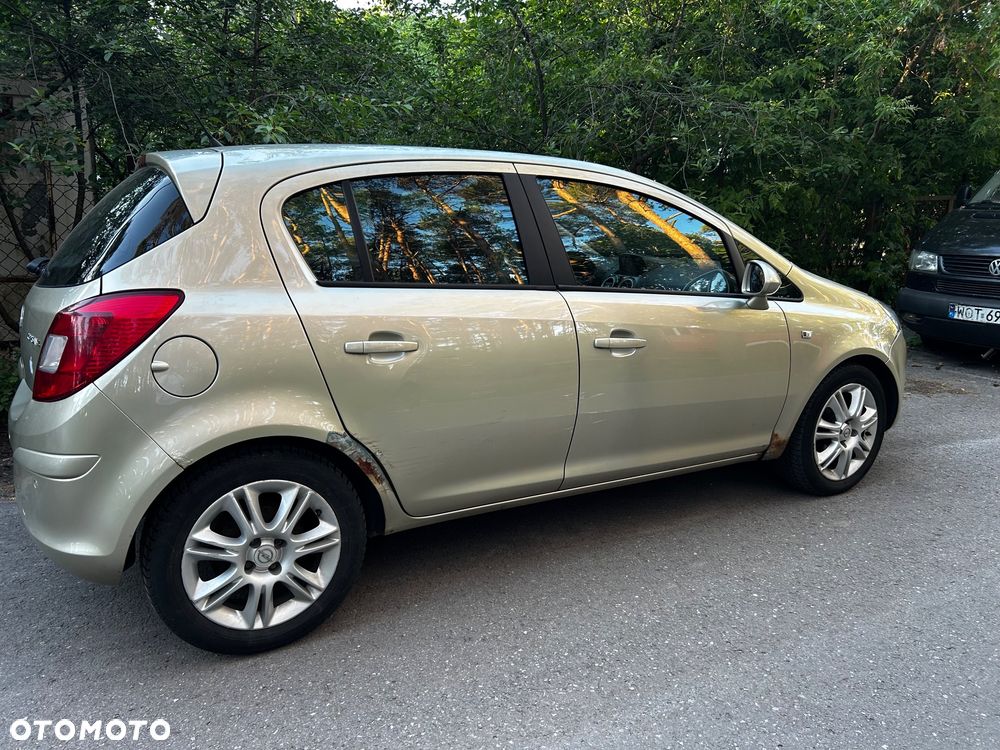 Opel Corsa 1.4 16V Cosmo - 4