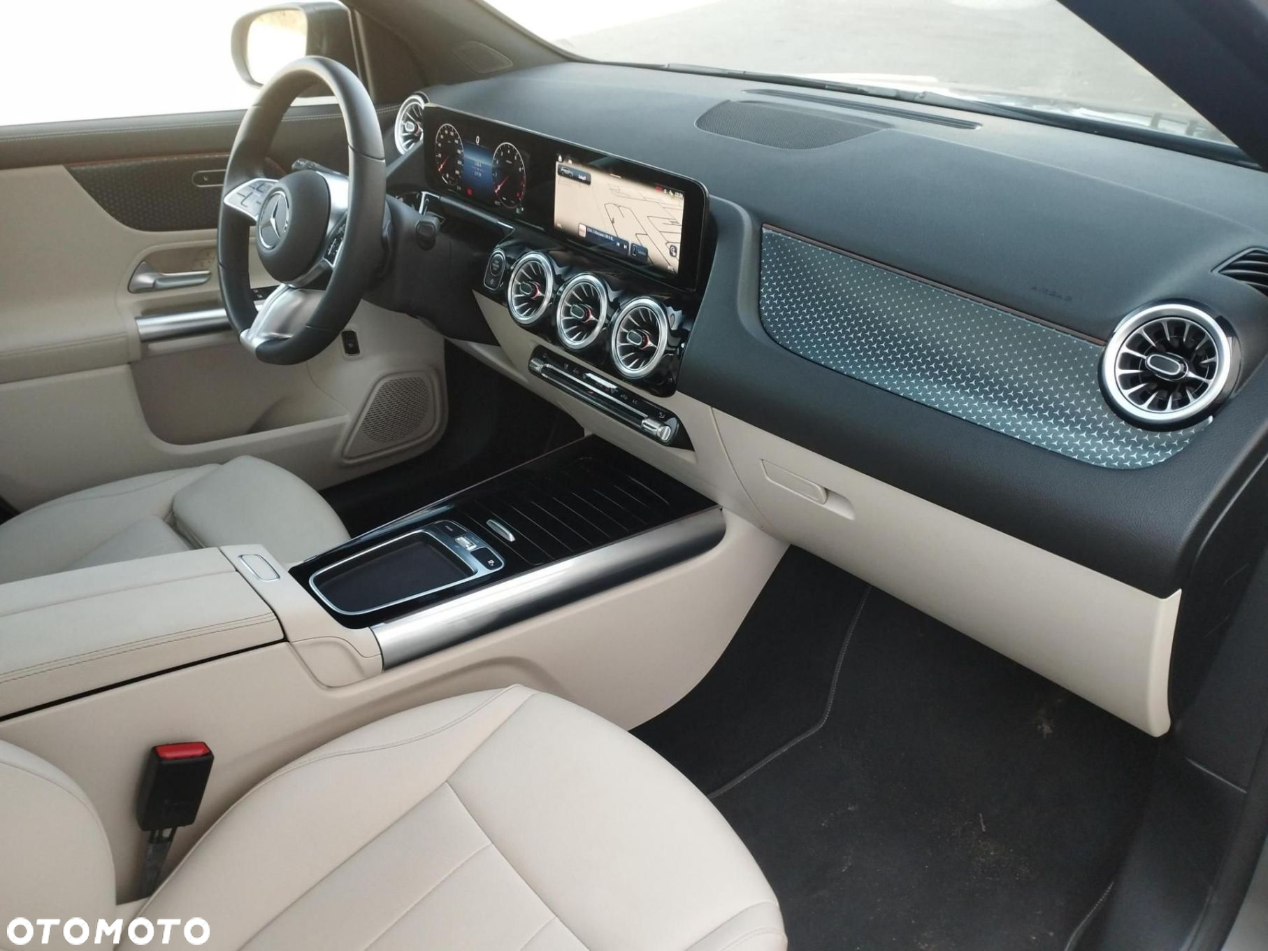 Mercedes-Benz GLA - 23