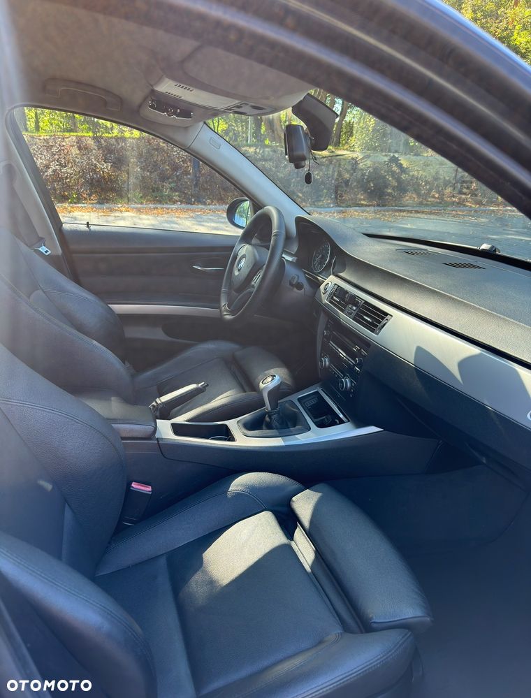 BMW Seria 3 318d - 15