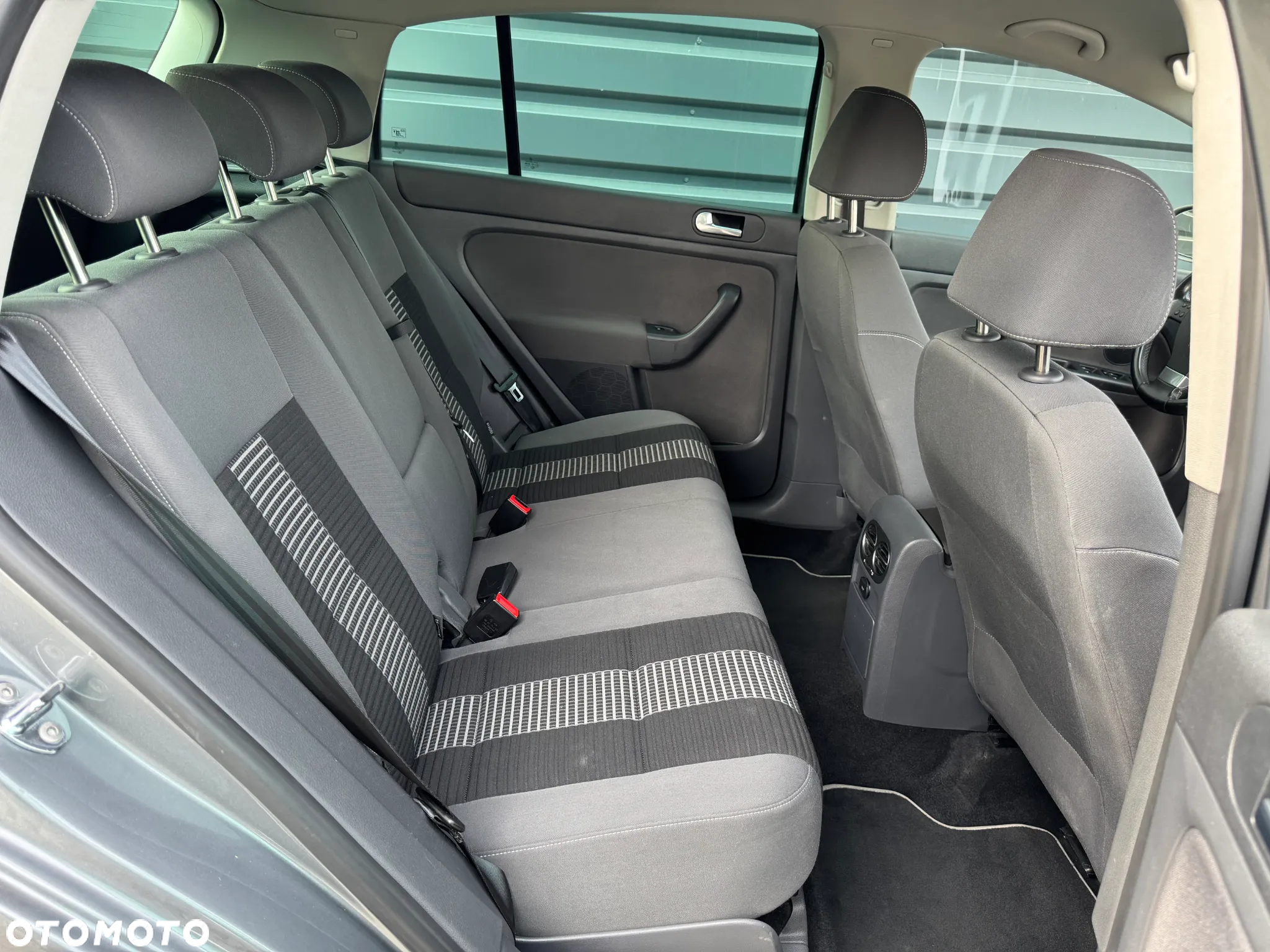 Volkswagen Golf 1.9 TDI DSG United - 8